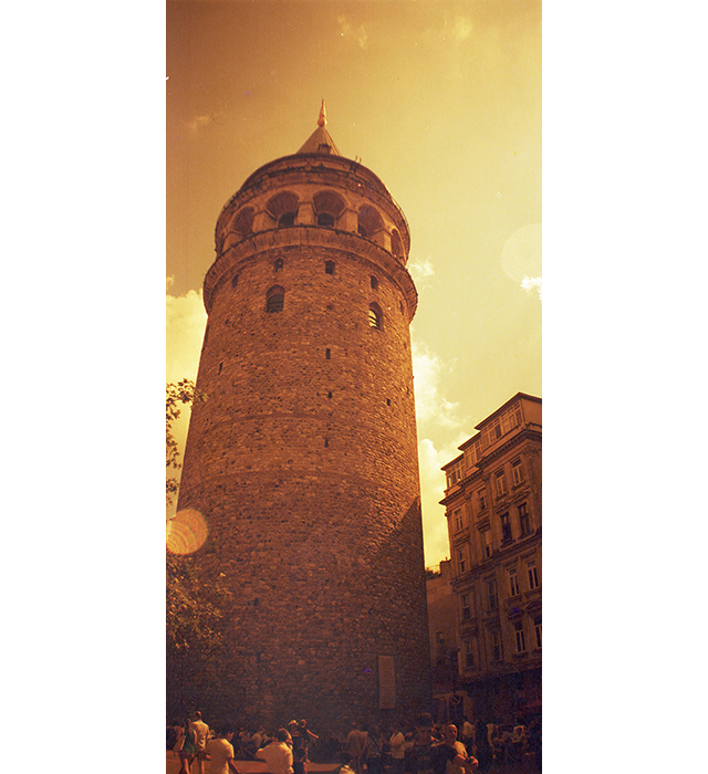 Galata Kulesi, 17.08.2014 | Lomography Redscale film | Fotoğraf: Can Mengilibörü